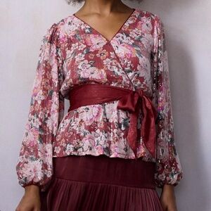 LC LAUREN CONRAD Floral Sequin Mock Wrap Belted Top. Size 1x
